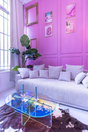 Beautiful Modern Barbie flat in Paris